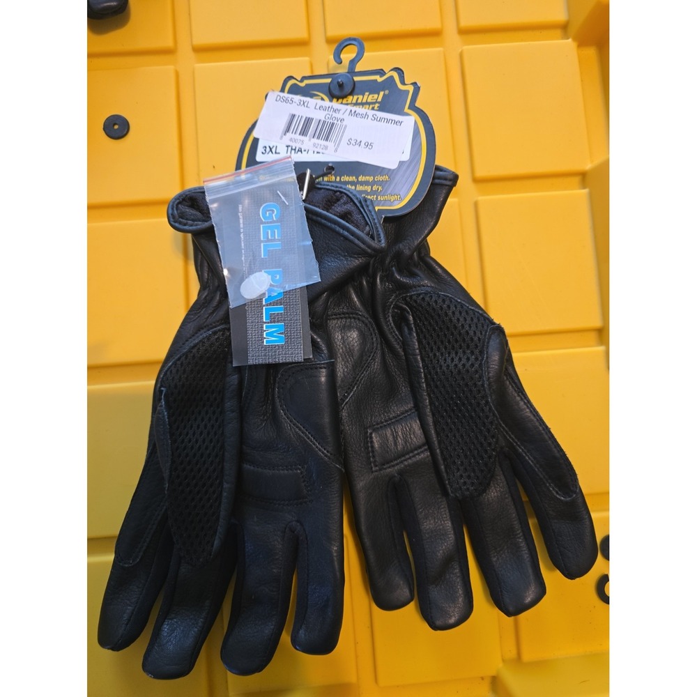 Daniel Smart Mfg DS65 in black is a lightweight leather and 3D mesh 3XL